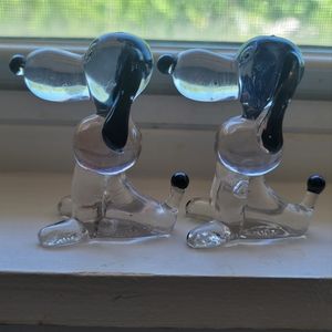 *VNT*  Lucite Snoopy duo. (897)